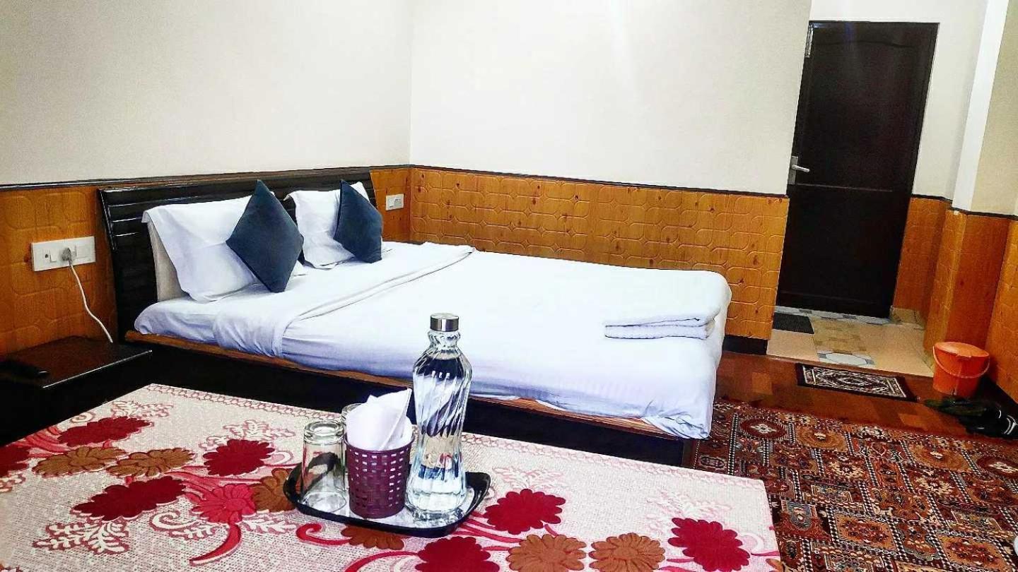 Hotel O New Shushant Regency 西姆拉 外观 照片