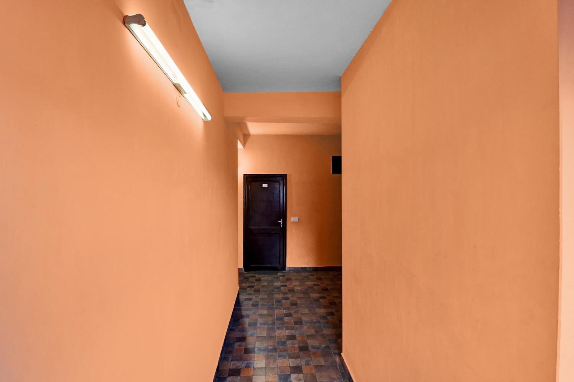 Hotel O New Shushant Regency 西姆拉 外观 照片