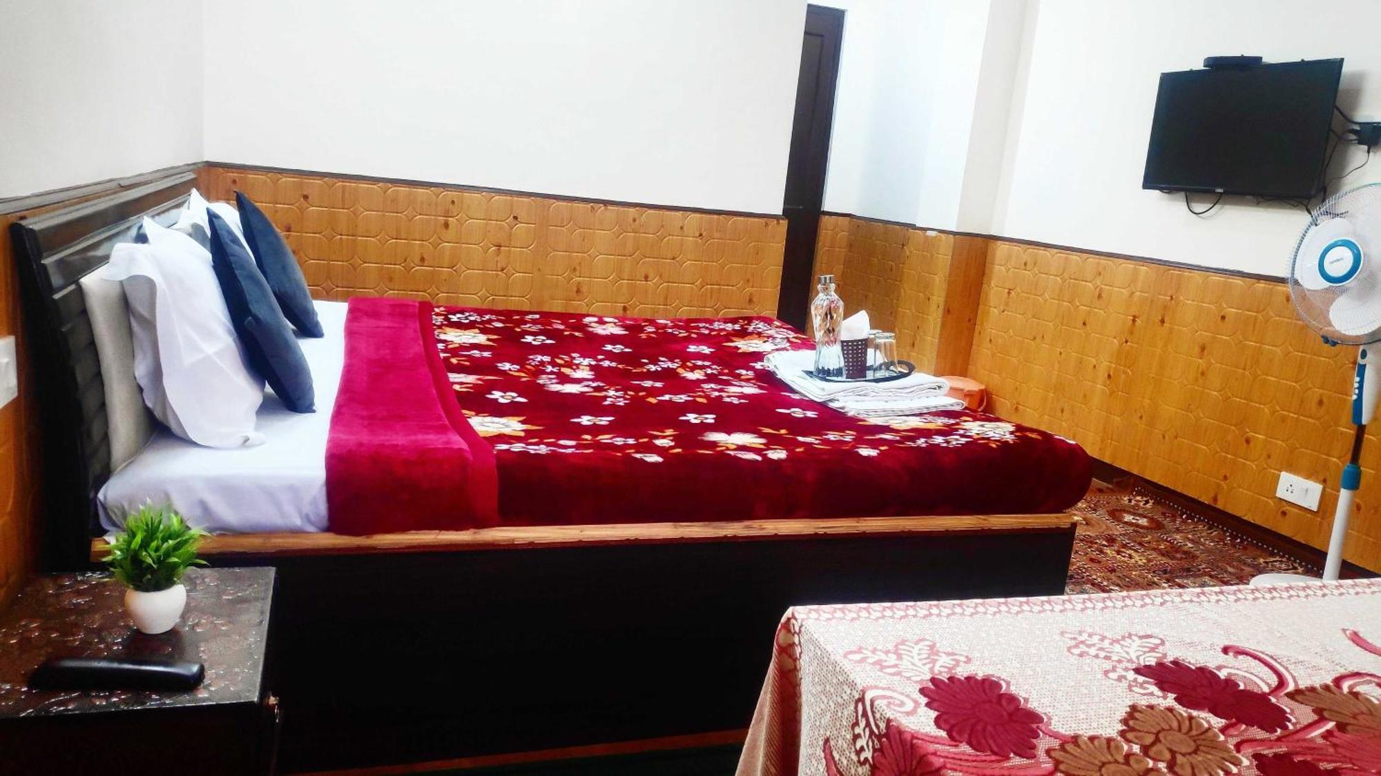 Hotel O New Shushant Regency 西姆拉 外观 照片