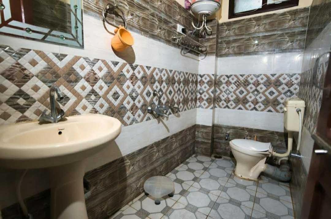 Hotel O New Shushant Regency 西姆拉 外观 照片