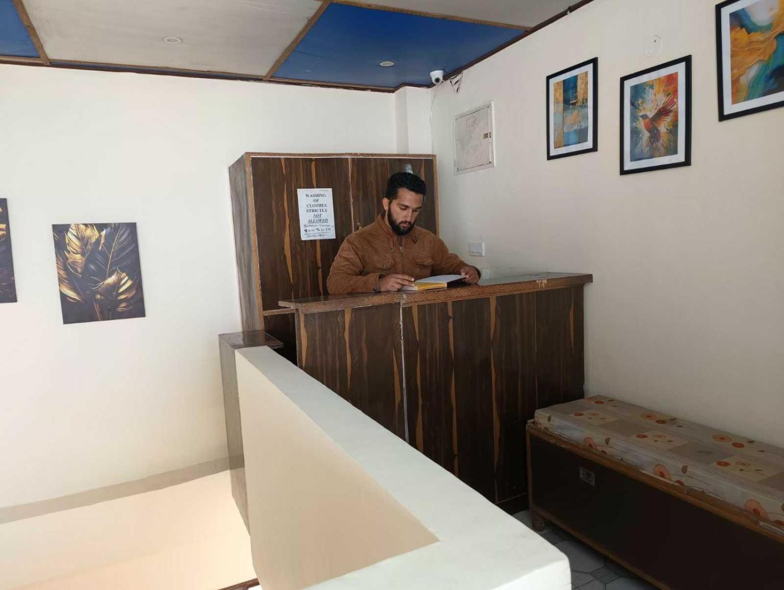 Hotel O New Shushant Regency 西姆拉 外观 照片