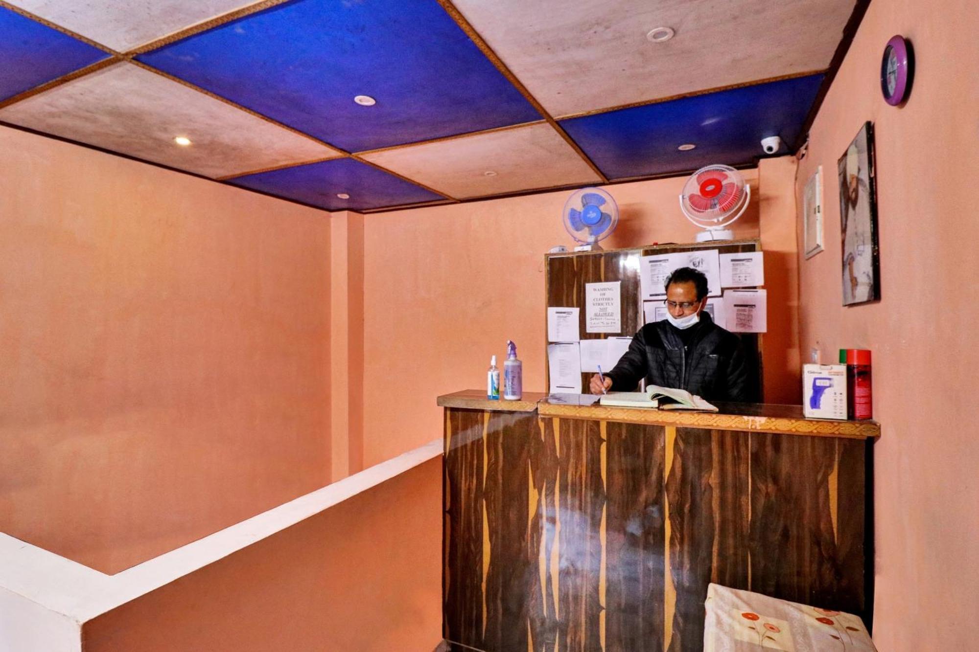 Hotel O New Shushant Regency 西姆拉 外观 照片