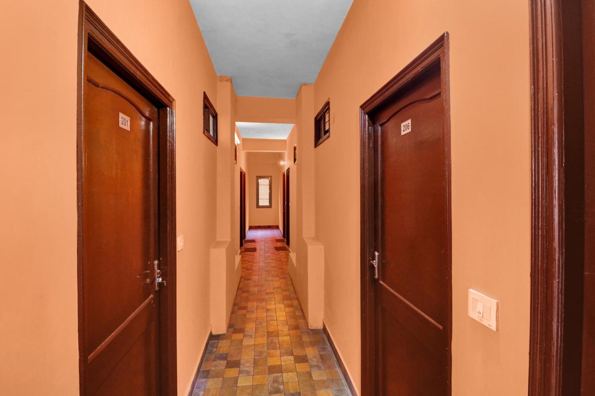 Hotel O New Shushant Regency 西姆拉 外观 照片